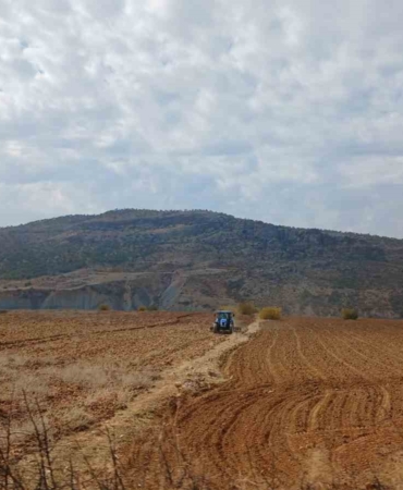 kulpta-yagis-sonrasi-ekim-hazirliklari-ciftciler-umutla-gundeme-yuruyor-9OIR3XKW.jpg