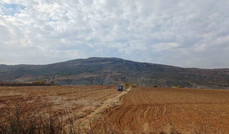 kulpta-yagis-sonrasi-ekim-hazirliklari-ciftciler-umutla-gundeme-yuruyor-9OIR3XKW.jpg