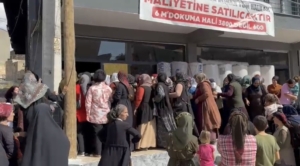 mazidagi-hali-magazasinda-buyuk-indirim-yagmuru-sabaha-karsi-kuyruklar-zmN9JBXU.jpg