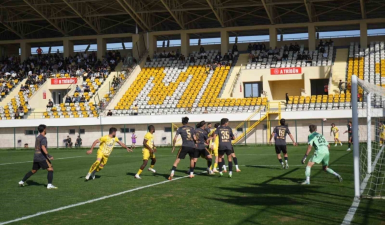 mus-spor-kulubu-ve-aliaga-fk-2-2lik-geri-donusle-puanlari-paylasti-Px6i8Apb.jpg