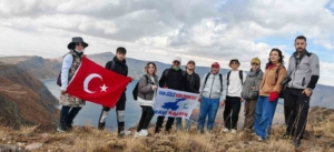 nemrut-dagi-zirve-yuruyusu-yeryuzunun-cennetiyle-bulusan-doga-tutkunlari-MNWEdsyM.jpg