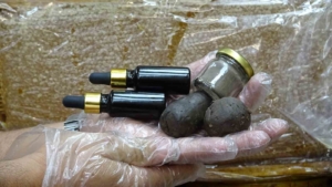 pervari-yaylalarinda-propolis-uretimi-dogal-sifa-icin-dogal-uretim-hik-yesi-8lkBTXvr.jpg