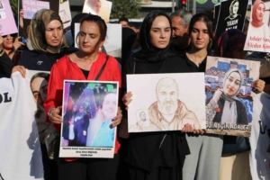 rojin-kabais-icin-anma-bir-yil-sonra-sessiz-gecen-mezarlik-ziyareti-ve-aile-aciklamasi-7HAMVAL9.jpg