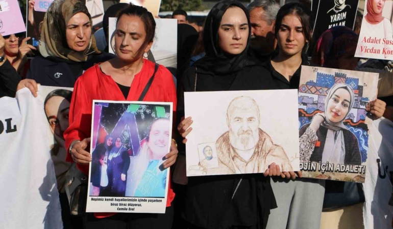 rojin-kabais-icin-anma-bir-yil-sonra-sessiz-gecen-mezarlik-ziyareti-ve-aile-aciklamasi-7HAMVAL9.jpg