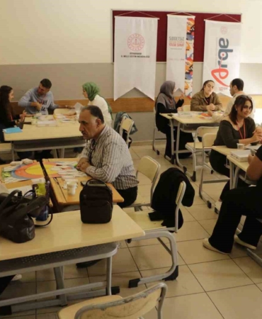 siddetsiz-iletisim-yoluyla-yolda-sanat-diyarbakirda-ogretmenler-icin-uygulamali-egitimler-devam-ediyor-P4fVgBfF.jpg