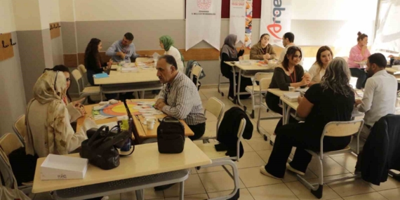 Şiddetsiz İletişim Yoluyla Yolda Sanat: Diyarbakır’da Öğretmenler İçin Uygulamalı Eğitimler Devam Ediyor