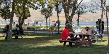 tatvanda-ekim-gunesi-sahil-ve-parklarda-sonbaharin-yaz-havasi-q1PRp7TN.jpg