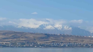 vanda-zirvelerde-ilk-kar-manzaralari-sehir-yagmurla-islak-daglar-beyaza-burundu-9QSi2sNX.jpg