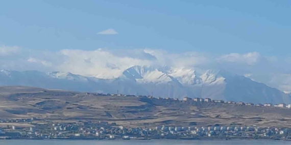 vanda-zirvelerde-ilk-kar-manzaralari-sehir-yagmurla-islak-daglar-beyaza-burundu-9QSi2sNX.jpg