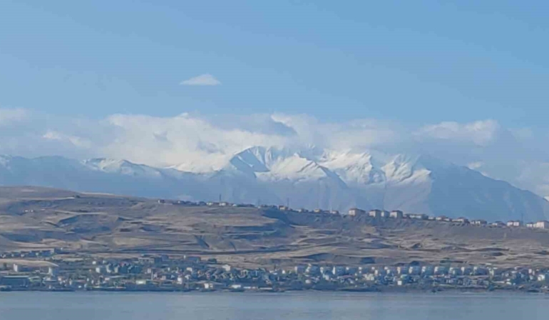 vanda-zirvelerde-ilk-kar-manzaralari-sehir-yagmurla-islak-daglar-beyaza-burundu-9QSi2sNX.jpg