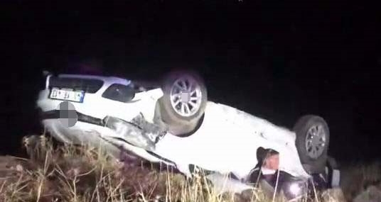 Diyarbakır’da Direksiyon Hakimiyetini Yitiren Sürücü Şarampole Düştü: 1 Yaralı