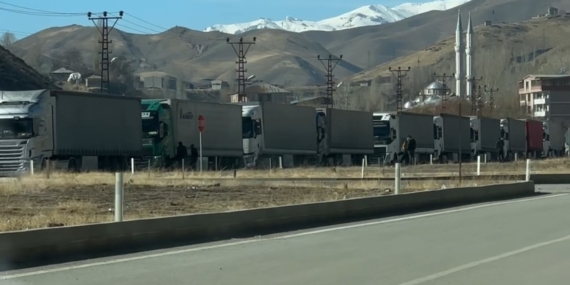 esendere-sinir-kapisinda-tir-kuyruklari-suruyor-iran-kaynakli-aksakliklar-devam-ediyor-KPdsuXtp.jpg