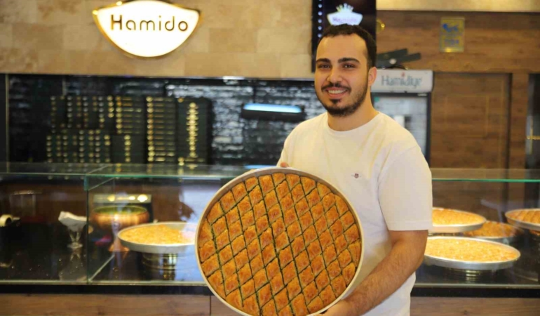 hamido-baklava-guvenle-tasinan-gaziantep-tatli-gelenegi-ve-uluslararasi-basari-baCqHb7J.jpg