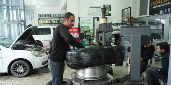 Muş’ta Kış Hazırlığına Yoğun Karşılama: Kış Lastiği Zorunluluğu Başladı