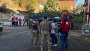 siirt-deprem-tatbikatinda-kurtarma-eforlari-ve-yasanan-panik-anlari-mpaOYUJ5.jpg