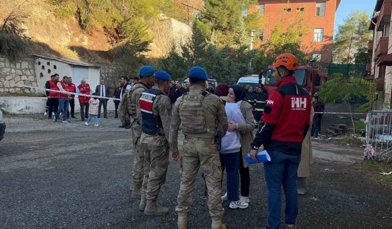 siirt-deprem-tatbikatinda-kurtarma-eforlari-ve-yasanan-panik-anlari-mpaOYUJ5.jpg