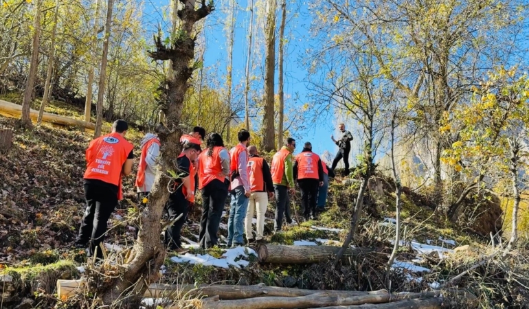 tohumlarla-gelecege-yuruyus-erozyonla-mucadelede-yerel-dayanisma-ve-fidan-dikimi-OK4keDdK.jpg