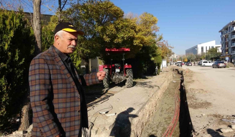 vedasin-yer-alti-kablolama-calismalari-mahallede-endise-yaratti-denetim-eksikligi-ve-tekrar-eden-kesintiler-SZhEGkpd.jpg