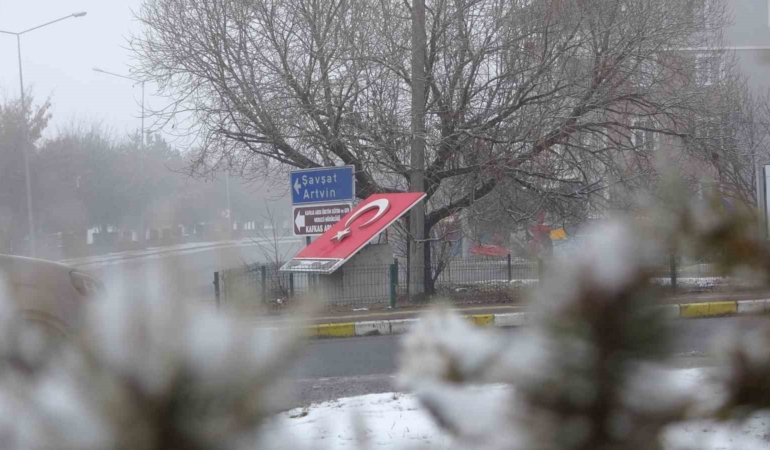 ardahanda-soguk-hava-dalgasi-sehrin-nabzi-dususte-ve-kar-temizlik-calismalari-suruyor-AmqdiKAl.jpg