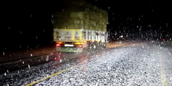 Ardahan’ın Yüksek Kesimlerinde Kar Yağışı ve Ulaşım Aksaklıkları: Yetkililer Uyarıyor