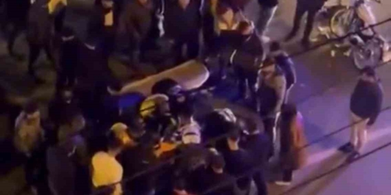 Bağlar’da Yaşanan Kaza: Motosiklet Sürücüsünün Acı İçinde Bağırışı Kamera Kaydında