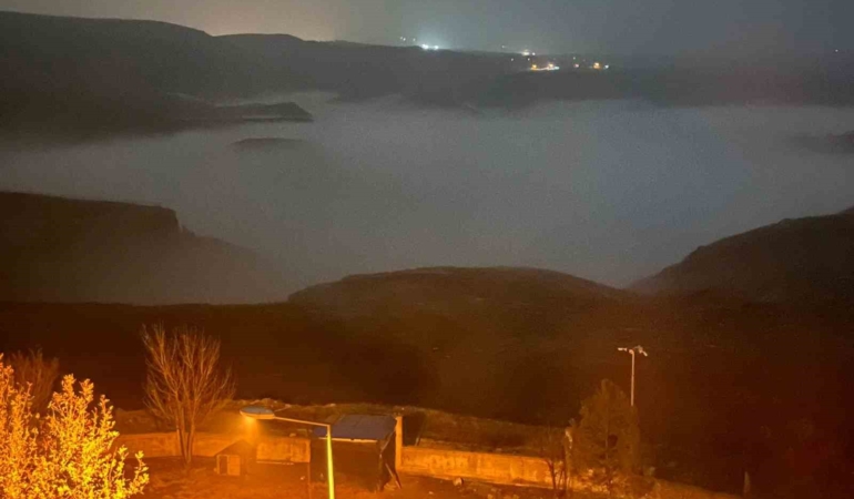 batiramanda-sis-denizine-donusen-dicle-nehri-geceyi-solene-ceviren-doga-manzarasi-M6AfuX6W.jpg