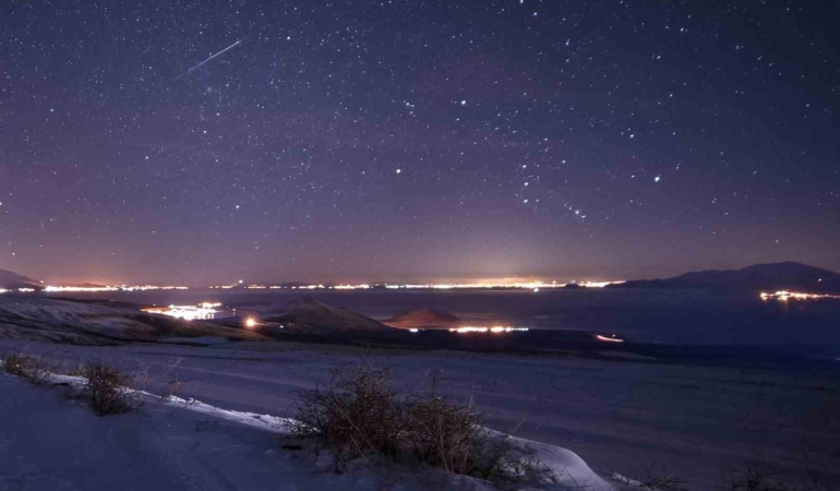 bitliste-gecenin-sahi-geminid-meteor-yagmuru-ve-doga-manzaralari-zFYlnuT6.jpg