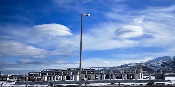 Bitlis’te Gökyüzünde Mercek Bulutları: Doğa Gözlemcisiyle Yükselen Görsel Şölen