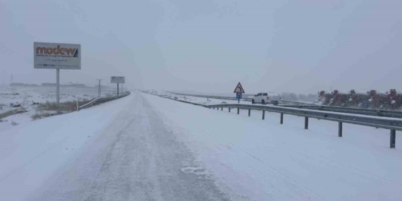 Çermik–Siverek Yolu Kar Yağışı Nedeniyle Ulaşım Aksamalarıyla Karşı Karşıya
