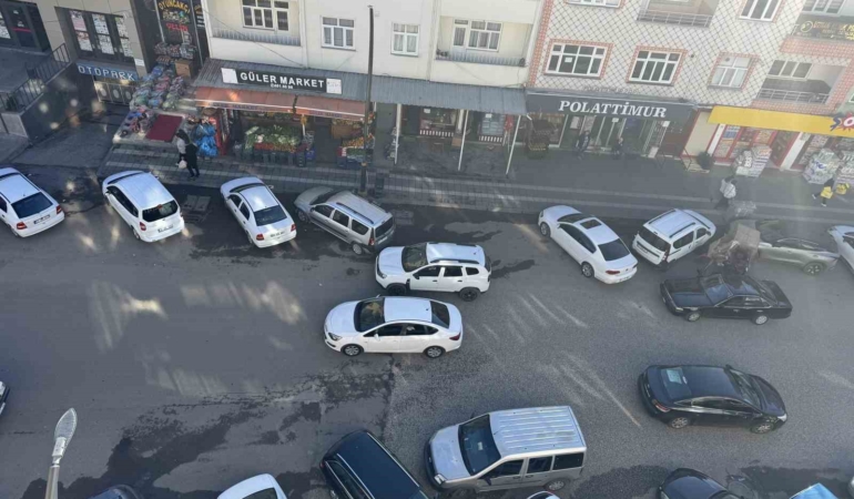cermikte-trafik-sorunu-otopark-ve-yonetimle-cozum-umudu-MPmKZsHq.jpg