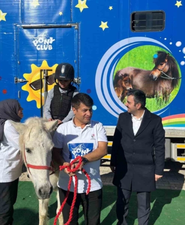 diclede-pony-club-ziyareti-cocuklar-atlarla-bulustu-jrEVsQ2U.jpg
