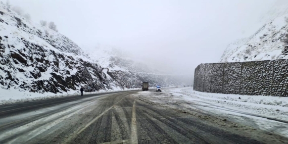 Diyarbakır-Bingöl Yolunda Kar Yağışı ve Yol Güvenliği: Ekipler Harekete Geçti