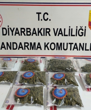 diyarbakirda-operasyon-25-kilo-esrar-ele-gecirildi-ve-suphelilere-yasal-islem-FzFLIscK.jpg