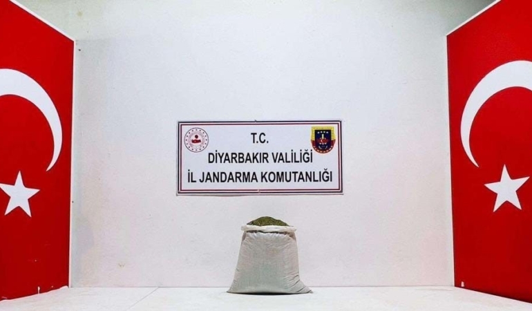 diyarbakirda-uyusturucu-operasyonu-32-kilogram-esrar-ve-18-supheliyle-harek-t-4BIhXdrh.jpg
