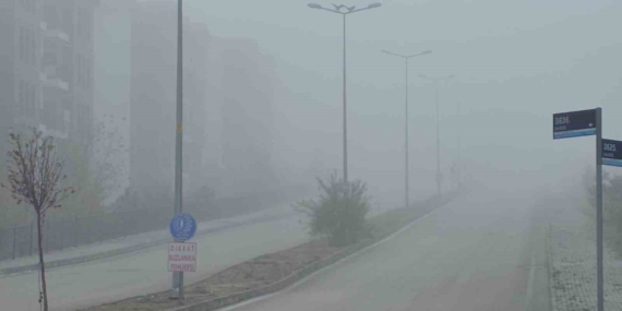 Elazığ’da Yoğun Sis Yüksek Kesimlerde Görüşü 5 Metreye Düşürdü
