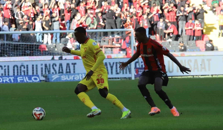 gaziantep-fk-ile-goztepe-arasinda-super-ligde-kritik-macin-ilk-yarisi-golsuz-gecildi-POuWPsLu.jpg