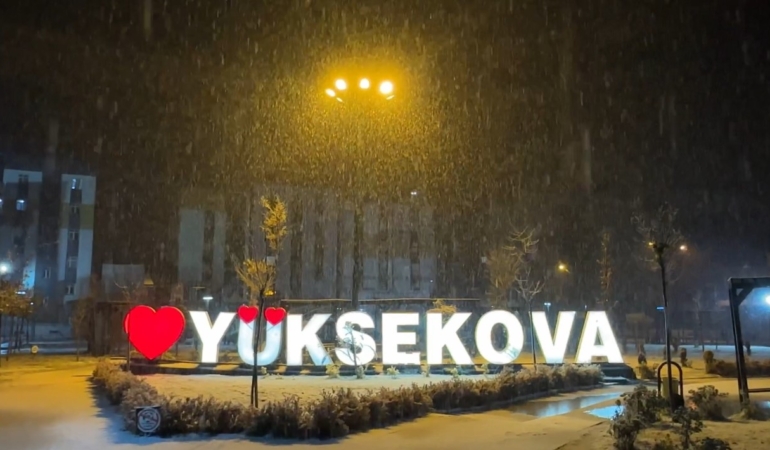 hakkarinin-yuksekova-ilcesinde-kar-yagisi-ve-yol-durumu-pUfWp6WS.jpg