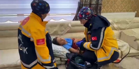 Kar Yağışıyla Mücadele Edilen Köyde 8 Yaşındaki Çocuğa UMKE Ve Sağlık Ekiplerinden Yoğun Müdahale