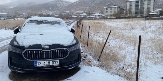 Karlıova’da Sabah Beyaz Bir Tablo: Kar Yağışı Şehri Sardı