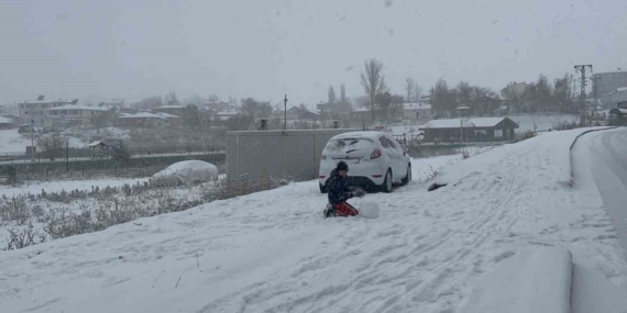 Kars’ta Kar Günü: Şehri Büyüleyen Beyaz Hafiflik ve Yol Güvenliği