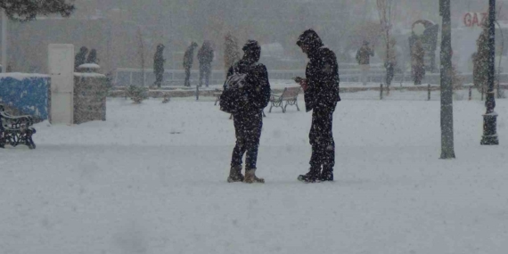 Kars’ta Yoğun Kar Yağışı ve Halkın Keyifli Anları