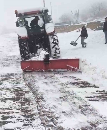 mazidagi-koylerinde-traktor-destekli-kar-temizligi-dayanisma-ve-hizli-mudahale-aSc4IFaf.jpg