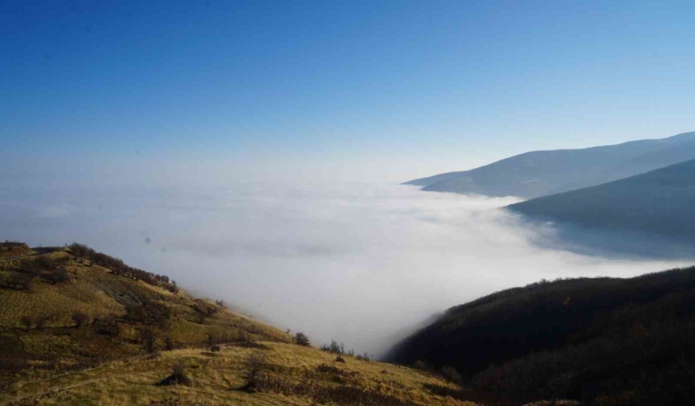 mus-ovasi-ve-dag-zirvelerinde-sisle-dans-deniz-gibi-bir-manzara-q5xIrHzW.jpg