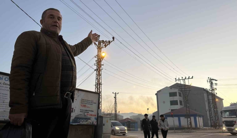 okullar-bolgesindeki-elektrik-direkleri-icin-acil-degisim-cagrisi-modernizasyon-ve-yeralti-altyapisi-talebi-4849fQCN.jpg