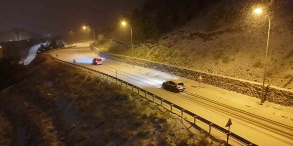 Palandöken’de Yeni Sezona Kar Yağışıyla Başlanıyor: Ekipler Gece Boyunca Sahada