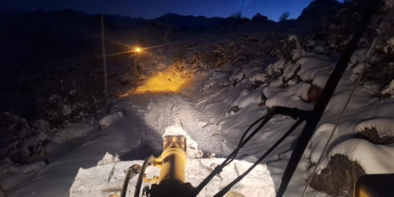 Pervari’de Yoğun Kar Altında Kurtarma Operasyonu: Sağlık ve Ulaşım Güçlükleri Aşılıyor