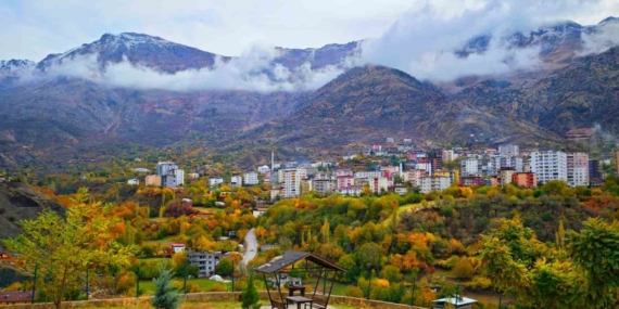 Sason’un Dağlık Manzarasında Dronla Yakalanan Renk Cümbüşü