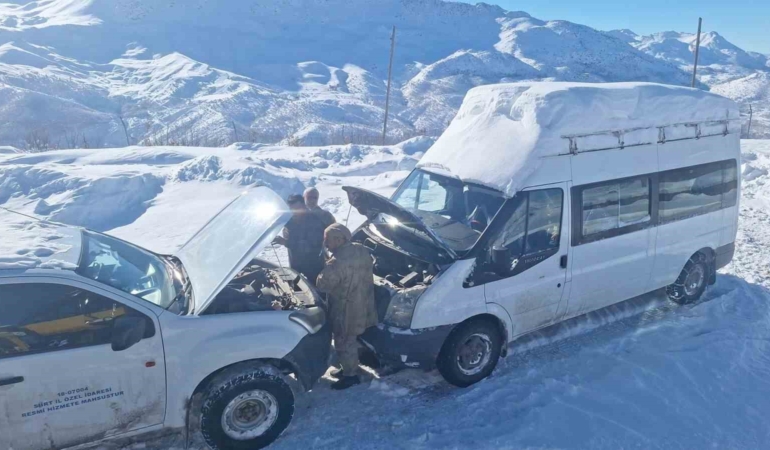 siirtte-kis-mucadelesi-koy-yollarinda-47-arac-ve-100-personel-ile-ulasim-yeniden-saglandi-jC5b7hBQ.jpg