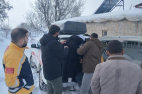 sirvanda-kar-engelini-asan-ekipler-ic-kanama-suphesiyle-hastaneye-ulasan-kadin-ANmqB8WV.jpg