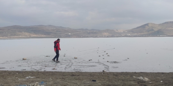 Van’da Dondurucu Soğuklar Sıhke Göleti’nin Yüzeyini Büyük Oranda Buzla Kapladı